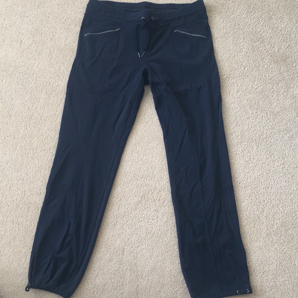 Athleta Metro Slouch L